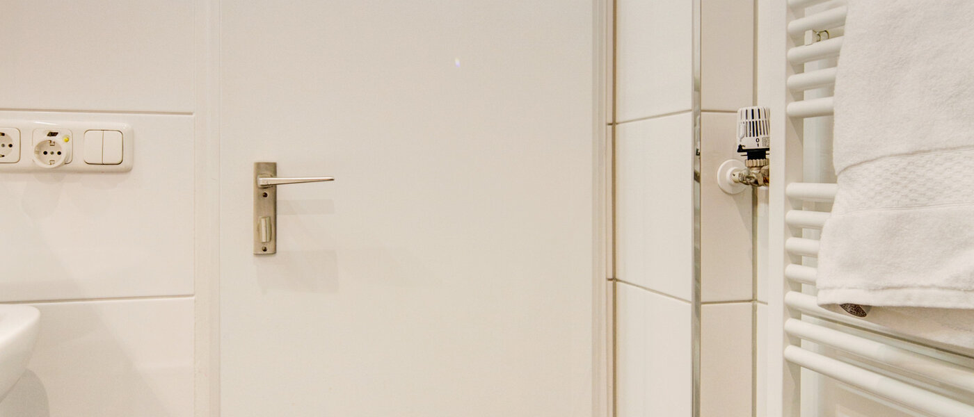 apartment München Neuhausen 03 bathroom 7677