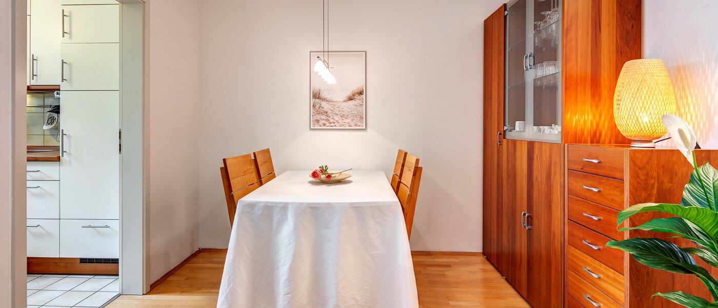 apartment München Parkstadt Schwabing 01 dining area 7742