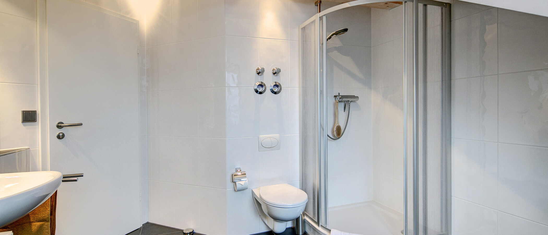 attic apartment Zorneding 03 bathroom 7747