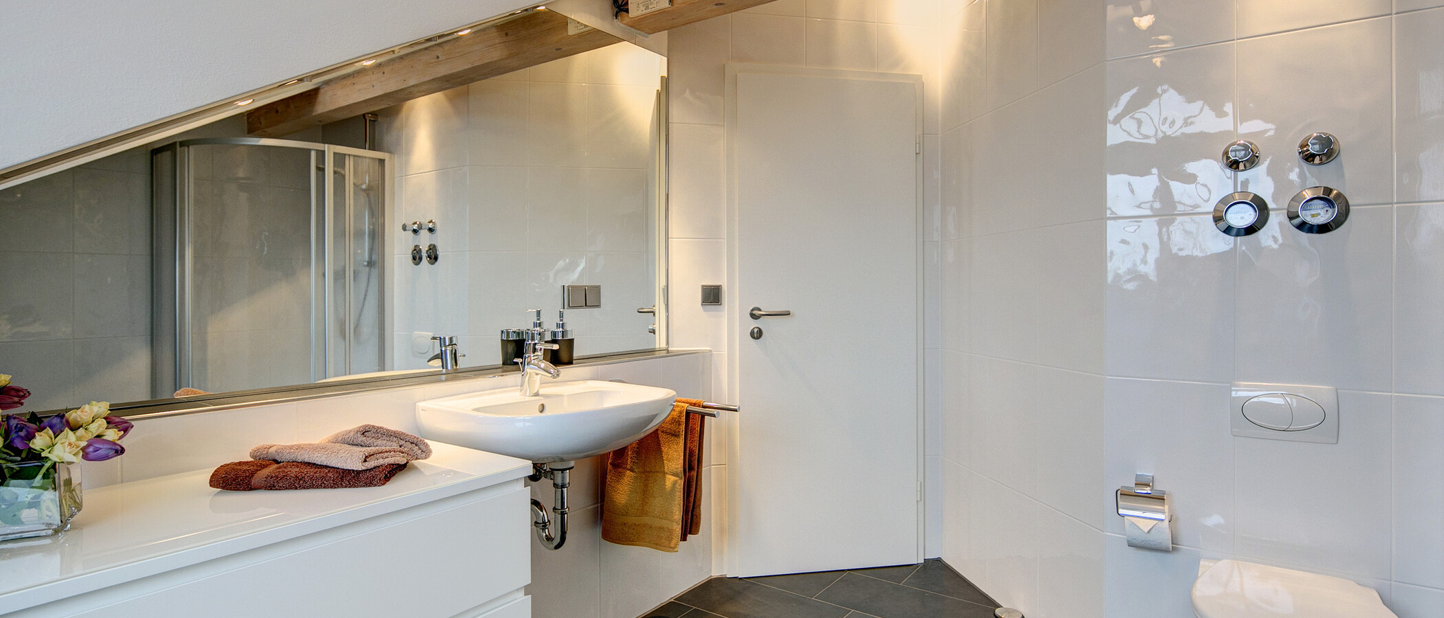 attic apartment Zorneding 04 bathroom 7747
