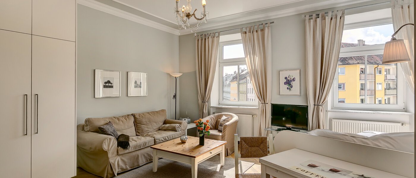 apartment München Gärtnerplatzviertel 04 living room 781