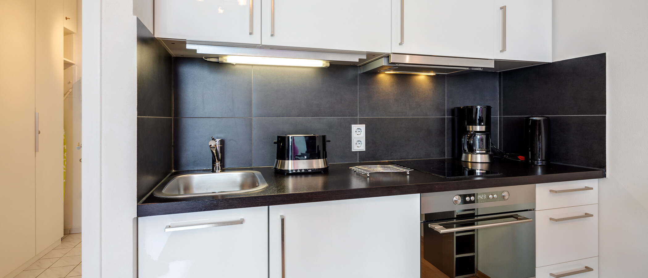 studio München Arabellapark 01 kitchen 7848