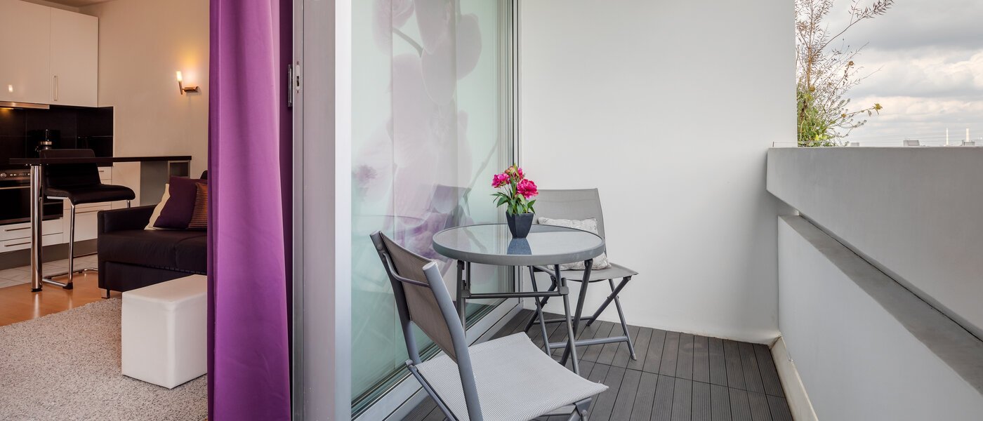 studio München Arabellapark 01 balcony 7848