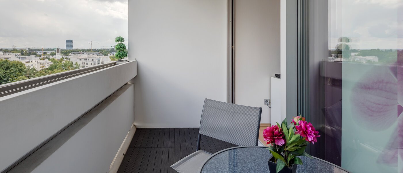 studio München Arabellapark 02 balcony 7848