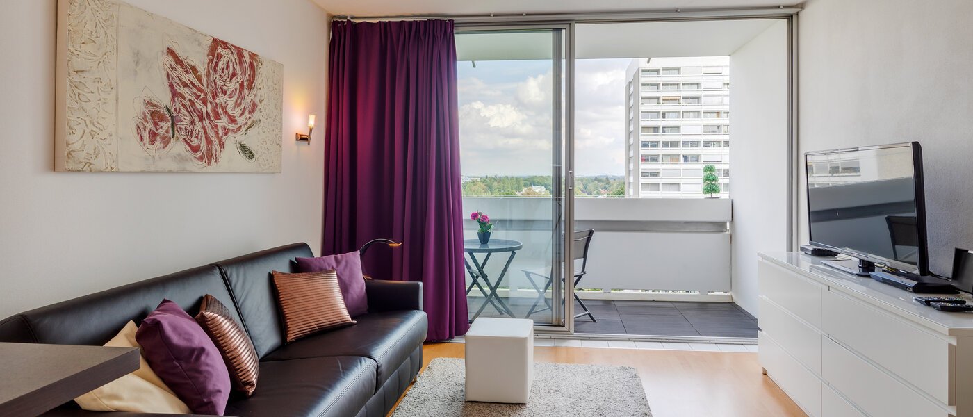 studio München Arabellapark 01 living area 7848