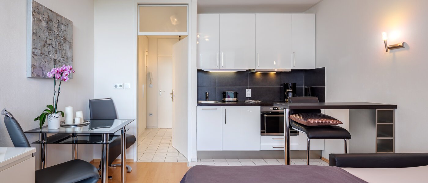 studio München Arabellapark 04 living area 7848