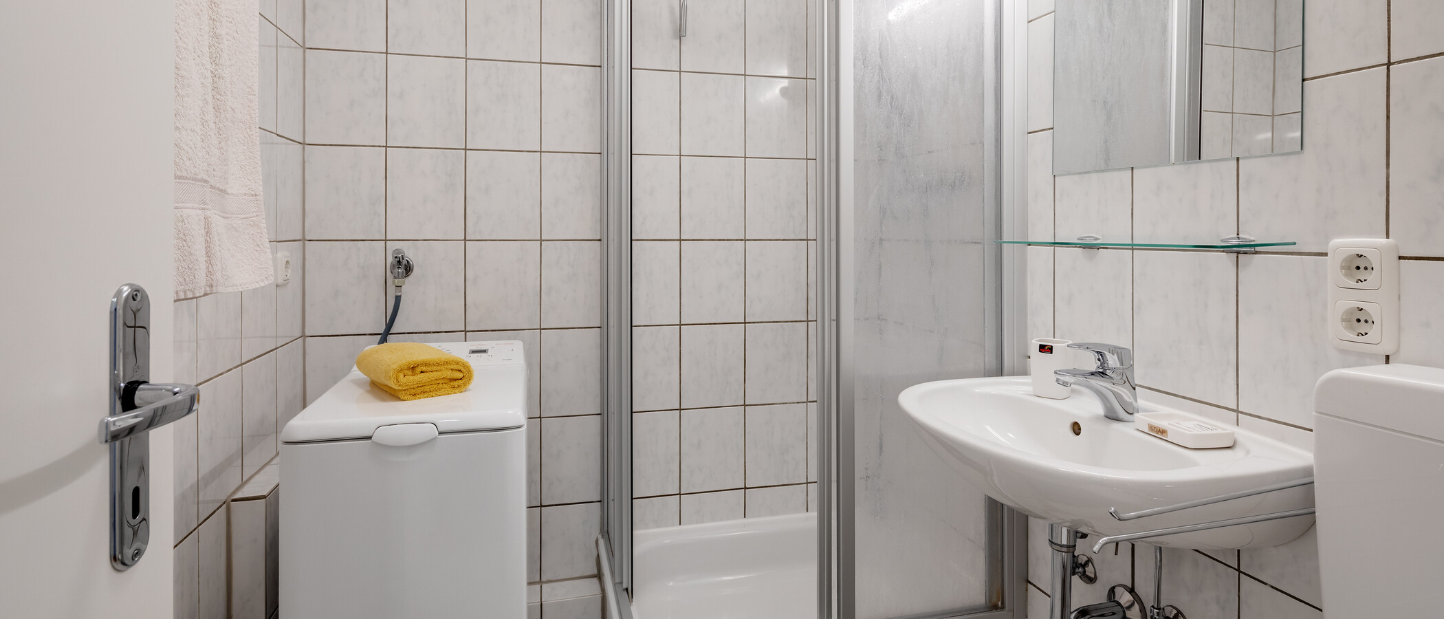 apartment München Schwabing-West 01 bathroom 7854