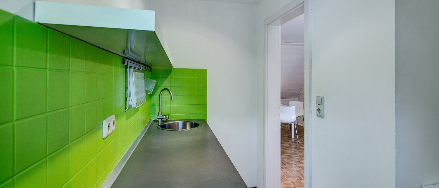 attic apartment München Ramersdorf 03 kitchen 7878