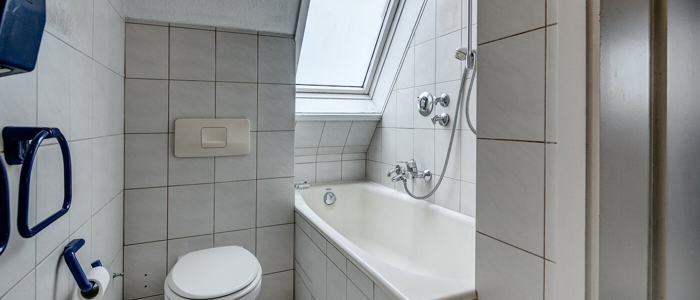 attic apartment München Ramersdorf 02 bathroom 7878