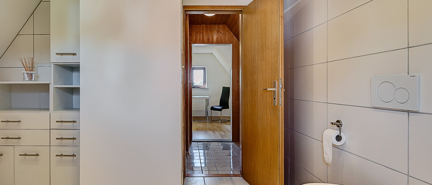 attic apartment München Untermenzing 04 bathroom 7937