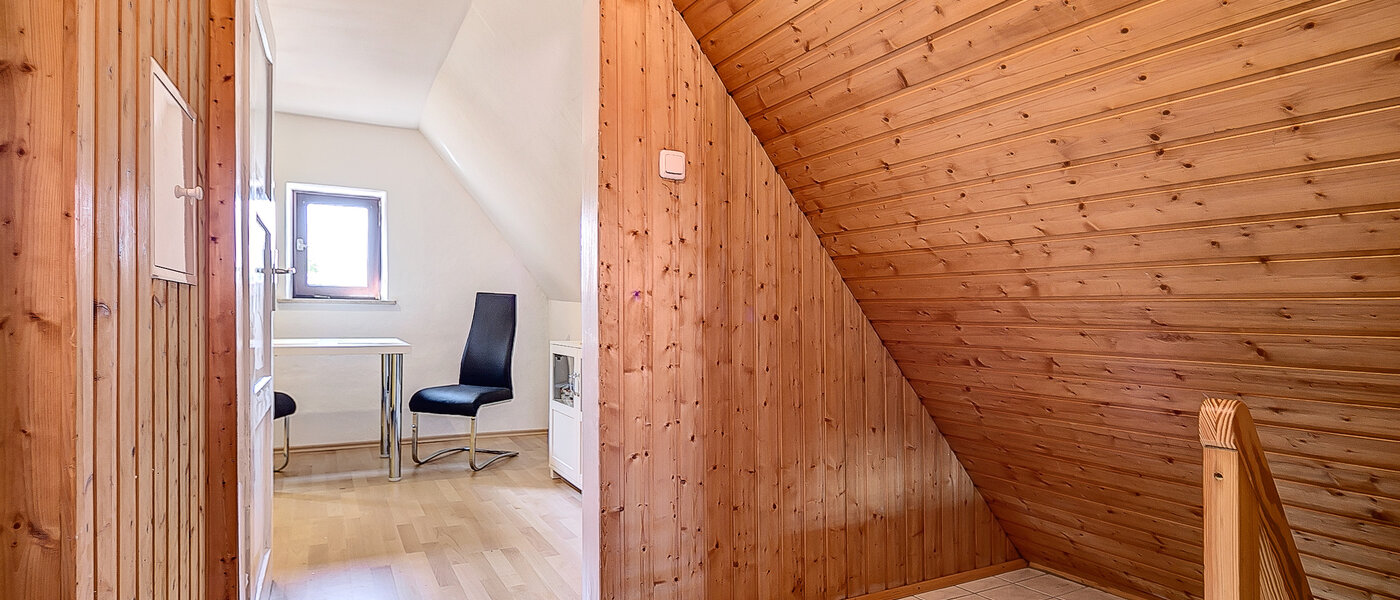 attic apartment München Untermenzing 01 hall 7937