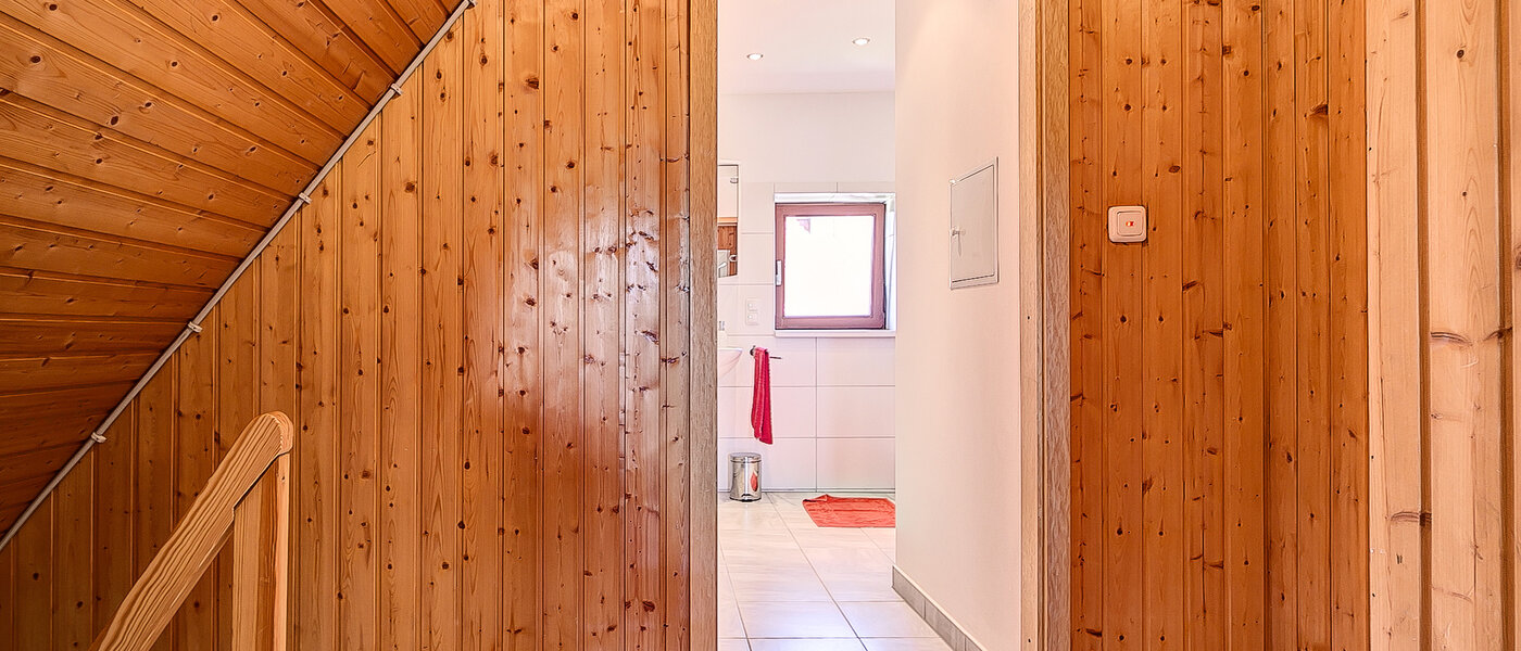 attic apartment München Untermenzing 02 hall 7937