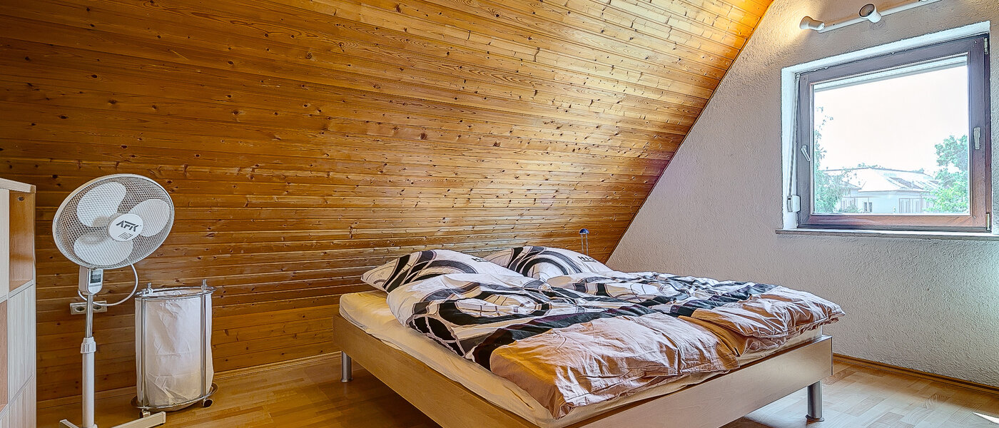 attic apartment München Untermenzing 01 sleeping area 7937