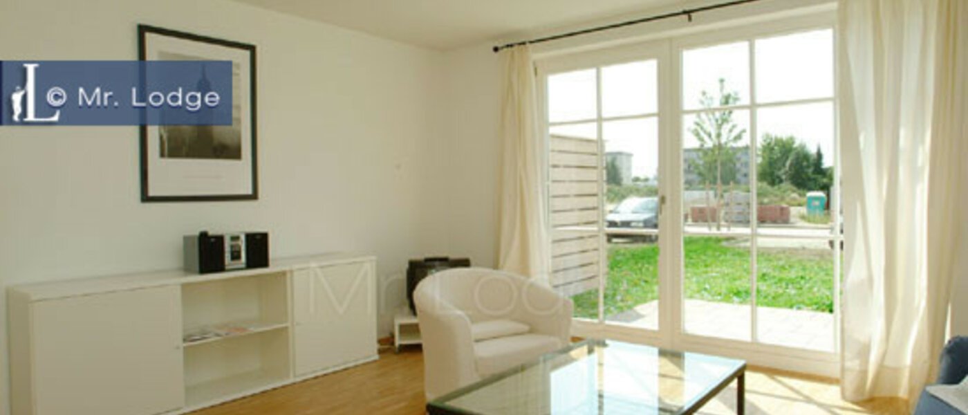 corner townhouse Freising 01 living room 8