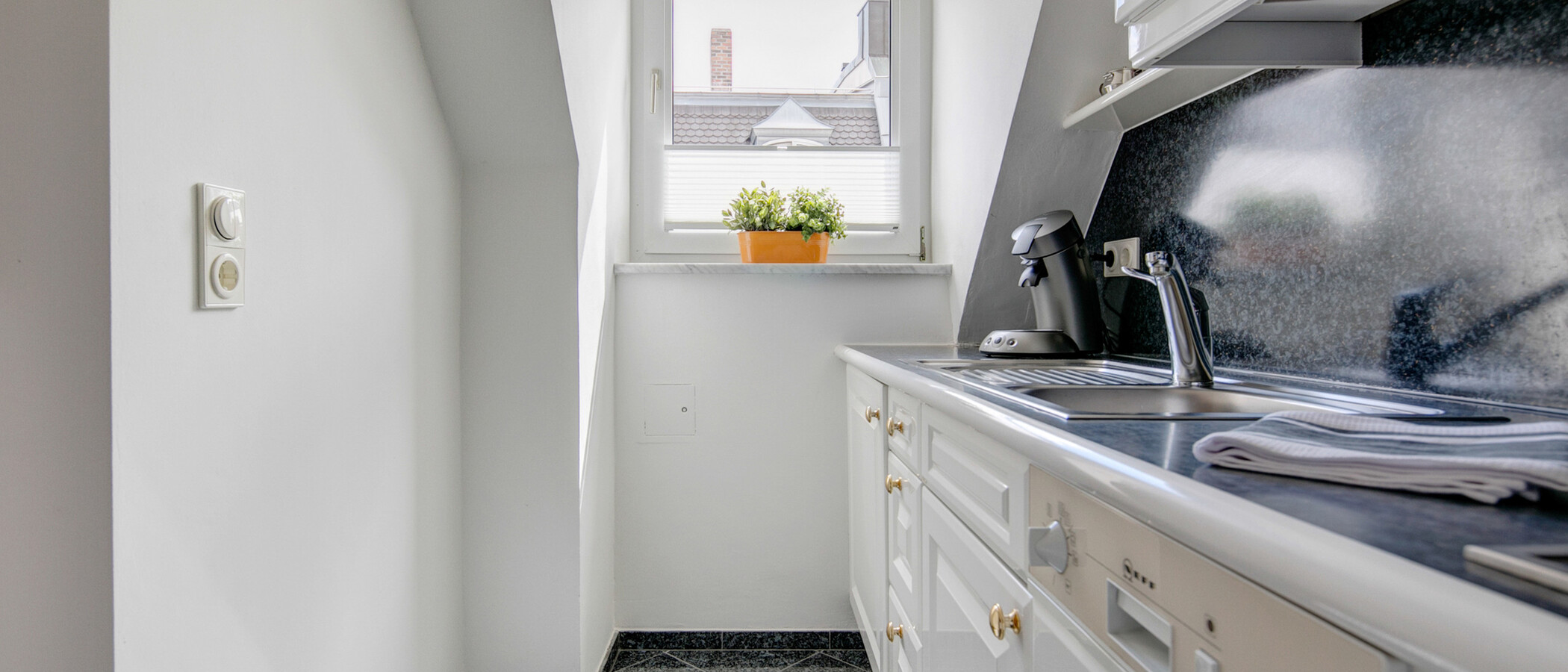 attic apartment München Altstadt 01 kitchen 8000