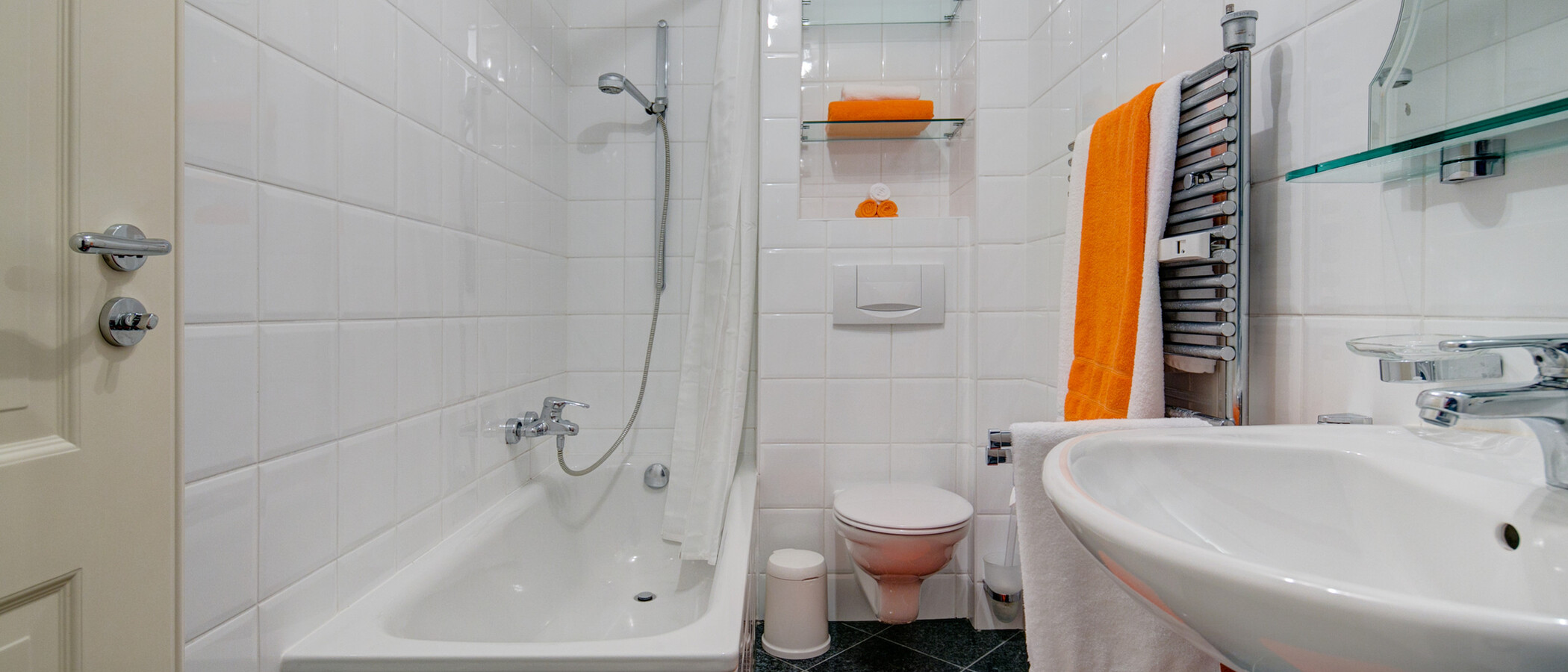 attic apartment München Altstadt 01 bathroom 8000