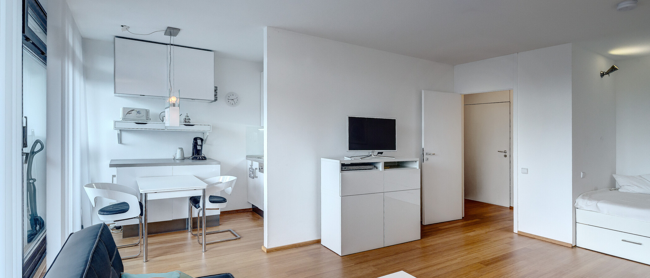 apartment München Schwabing-Nord (zw. Leopoldstraße & Englischen Garten) 02 living room 8015
