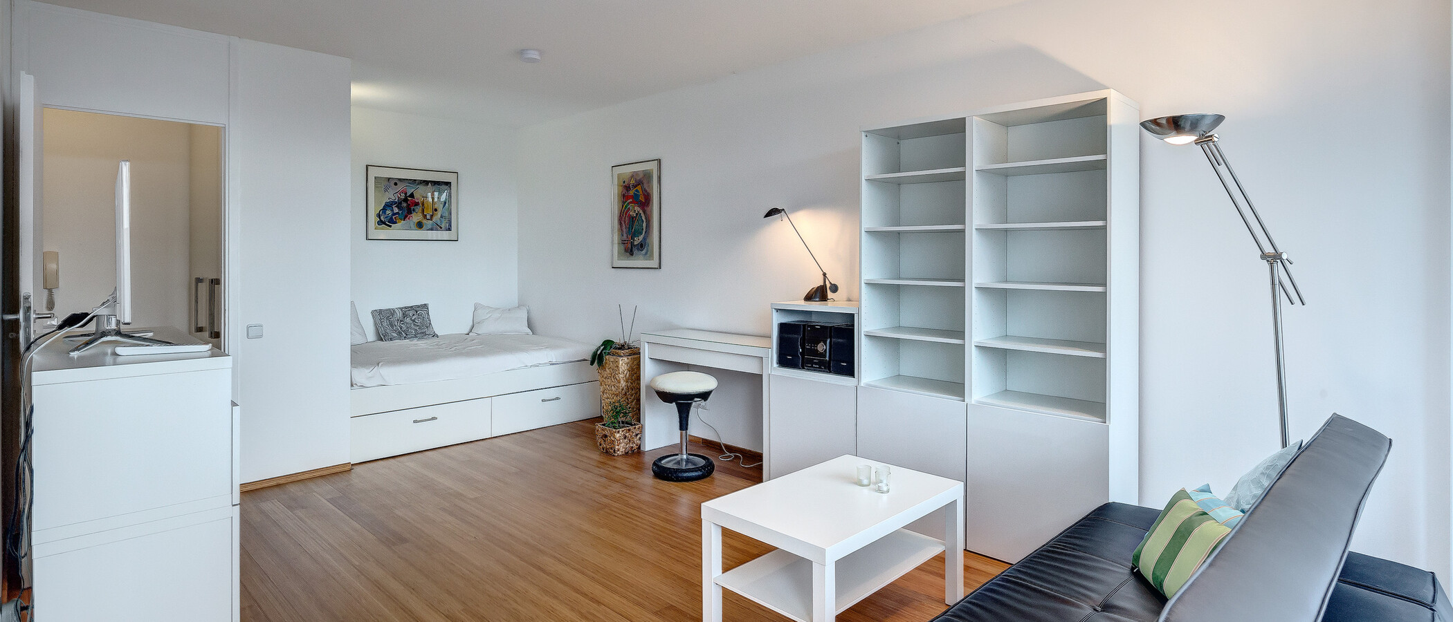 apartment München Schwabing-Nord (zw. Leopoldstraße & Englischen Garten) 04 living room 8015