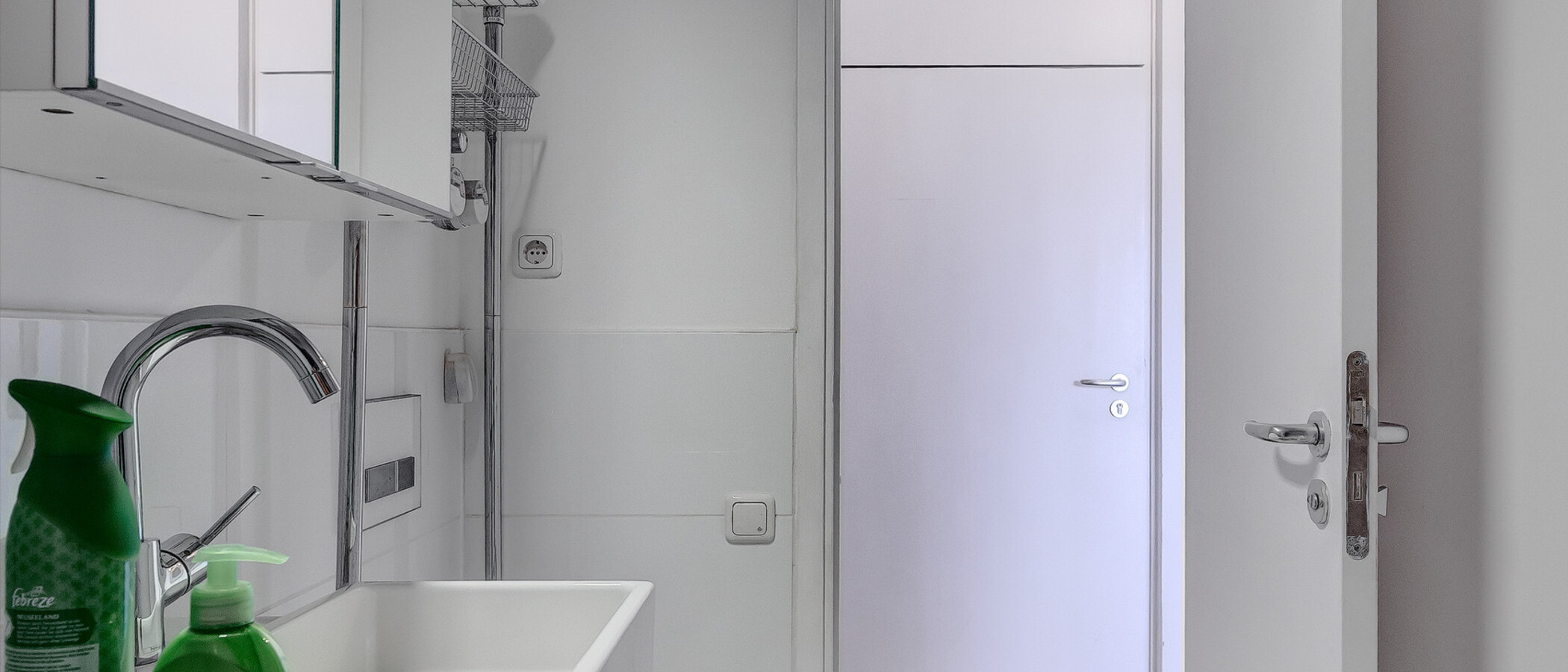 apartment München Schwabing-Nord (zw. Leopoldstraße & Englischen Garten) 02 bathroom 8015
