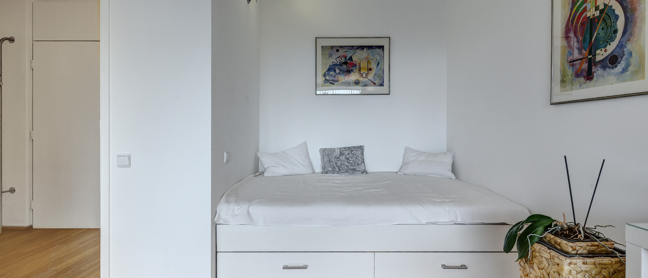 apartment München Schwabing-Nord (zw. Leopoldstraße & Englischen Garten) 01 sleeping area 8015