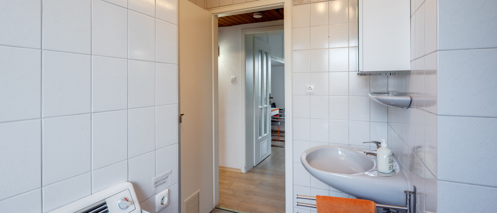 corner townhouse München Ramersdorf 03 bathroom 8036