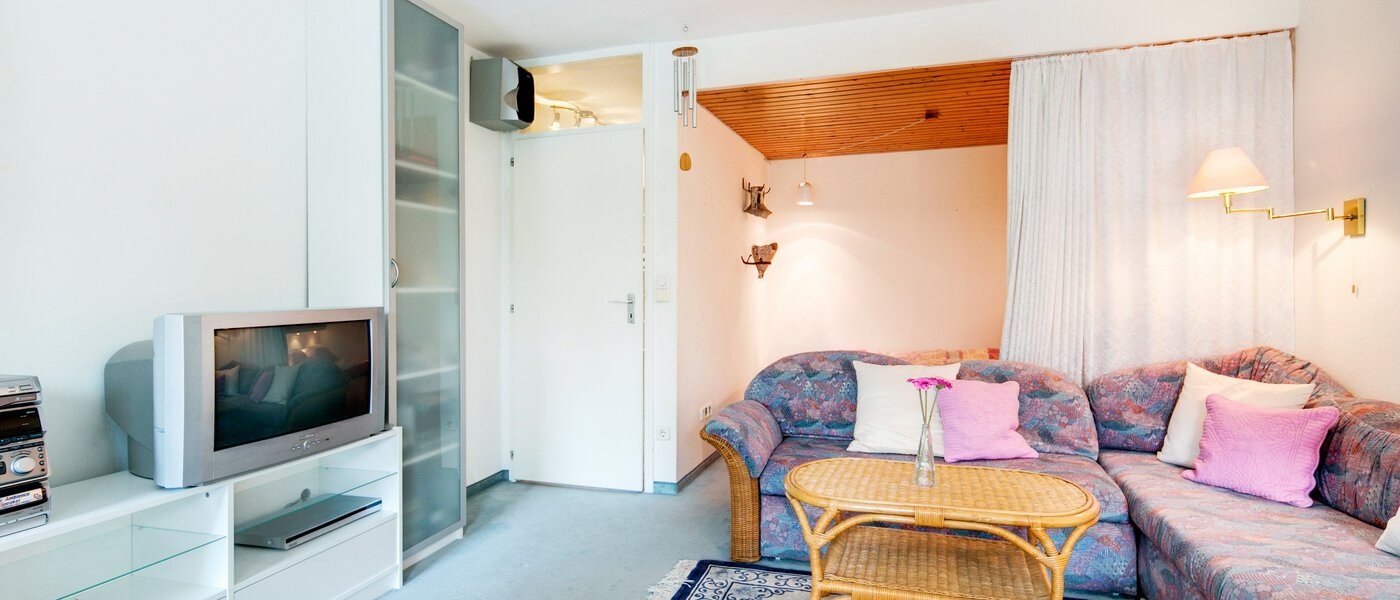 apartment München Sendling-Westpark 03 living room 8053