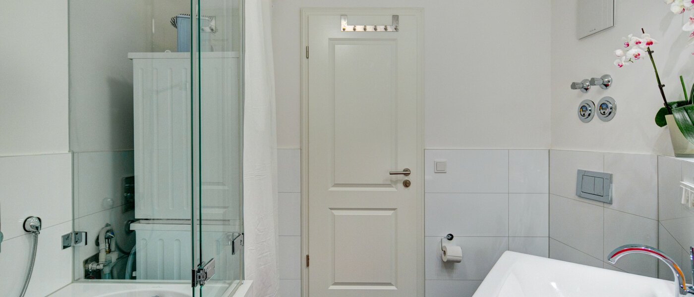 apartment München Glockenbachviertel 03 bathroom 8066