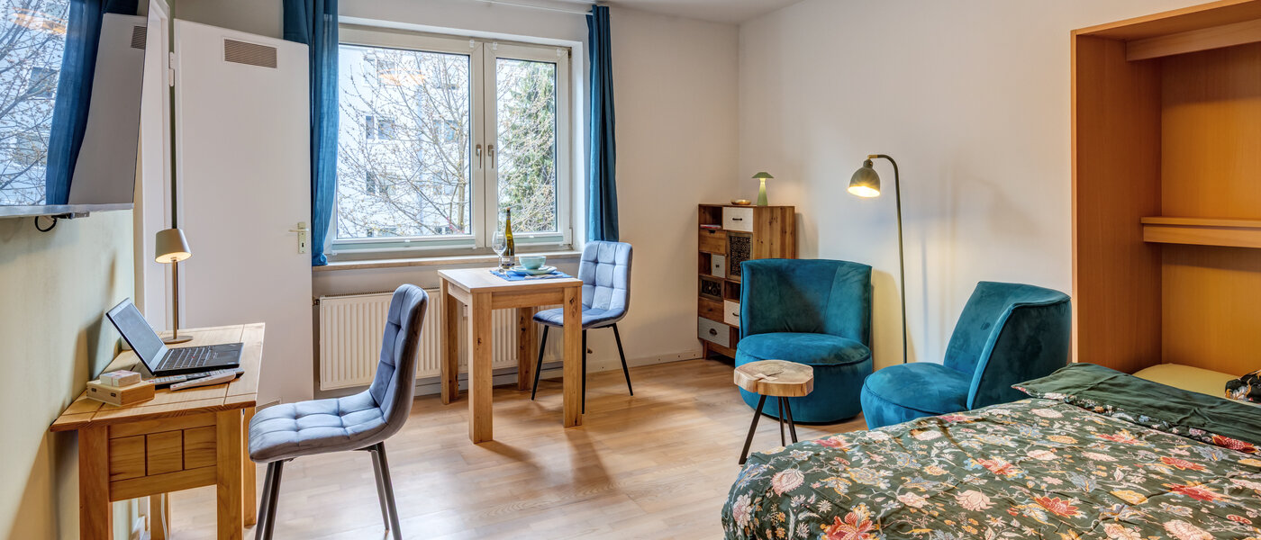 apartment München Schwabing-Nord (zw. Belgrad- & Leopoldstraße) 01 living area 8072