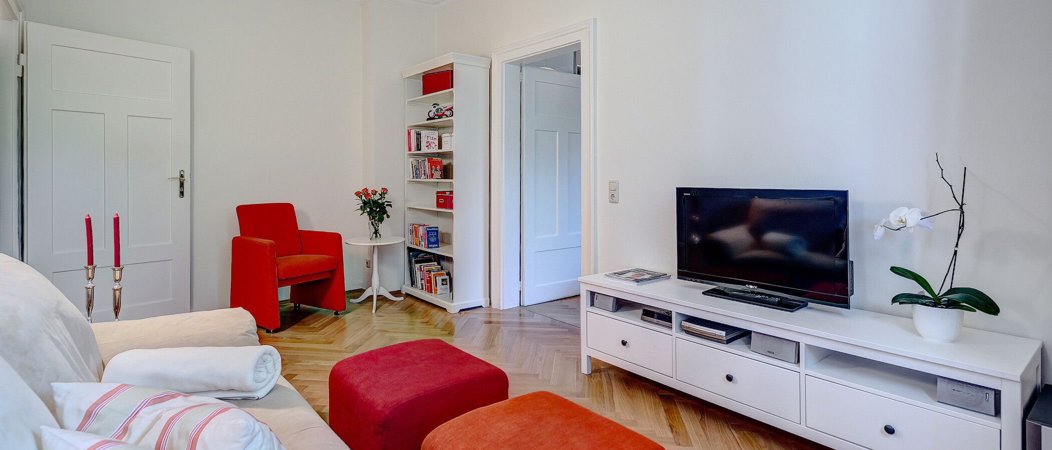 apartment München Schwabing 03 living room 8088