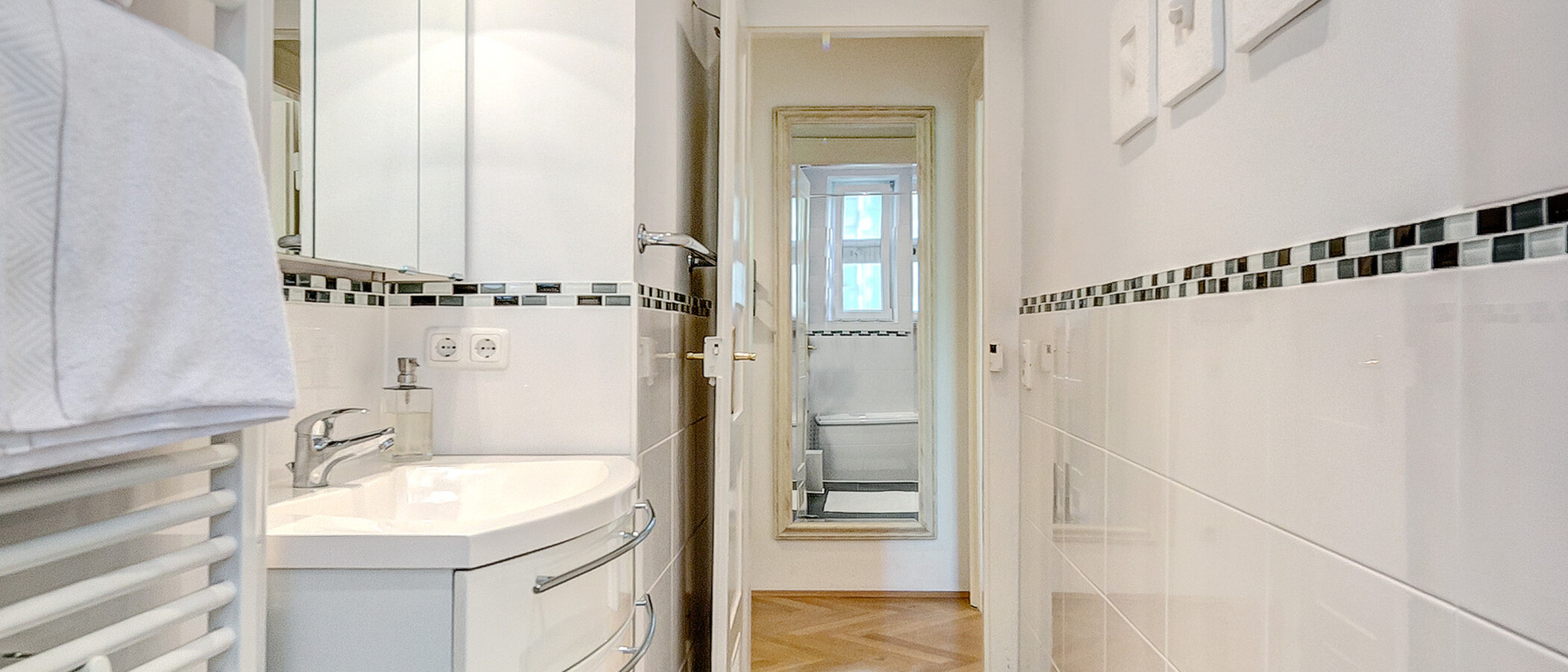 apartment München Schwabing 01 bathroom 8088