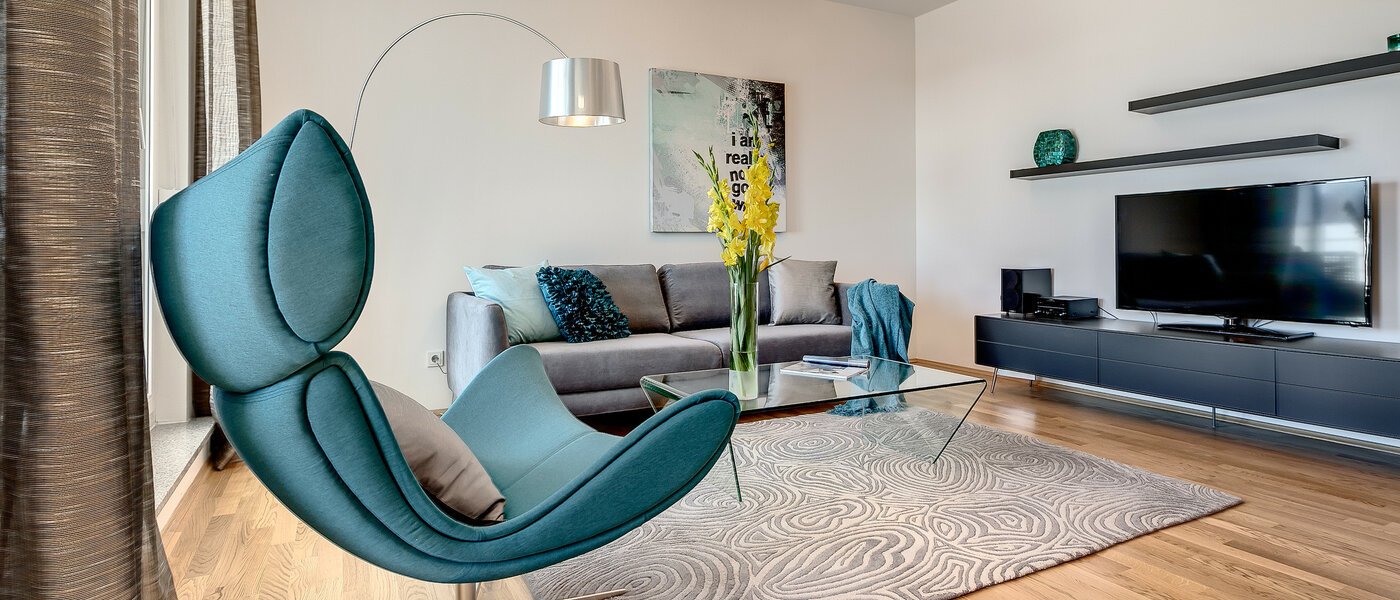 apartment München Nymphenburg 02 living room 8090