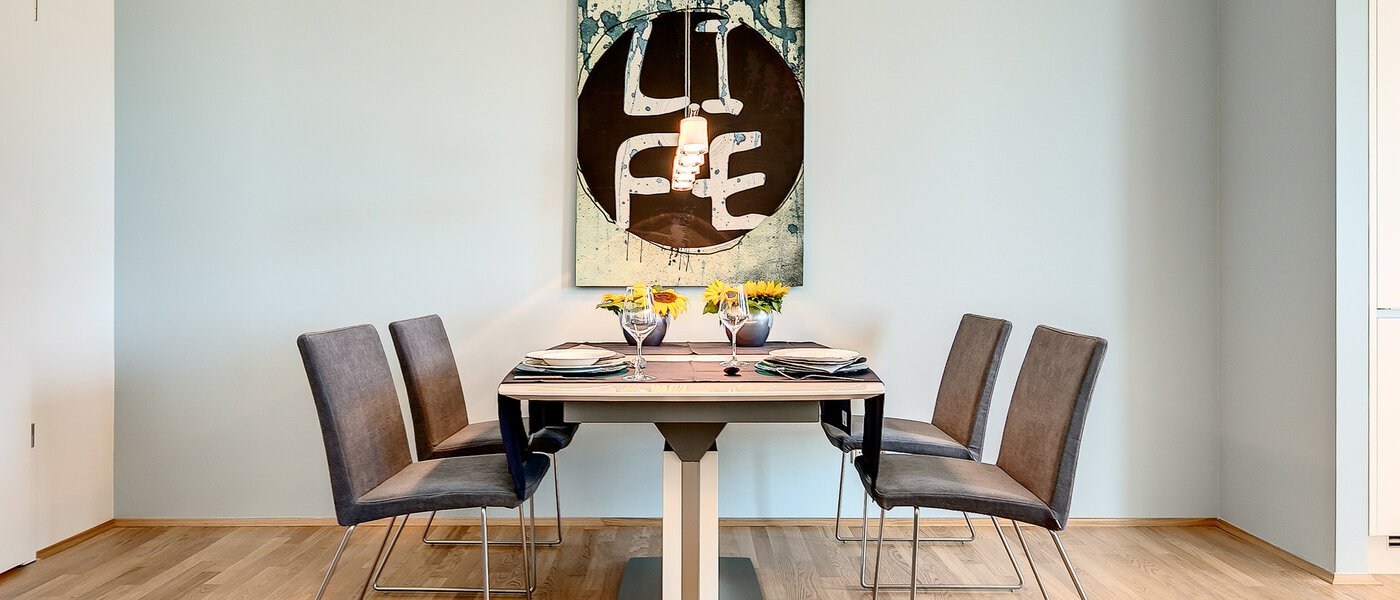 apartment München Nymphenburg 04 living room 8090