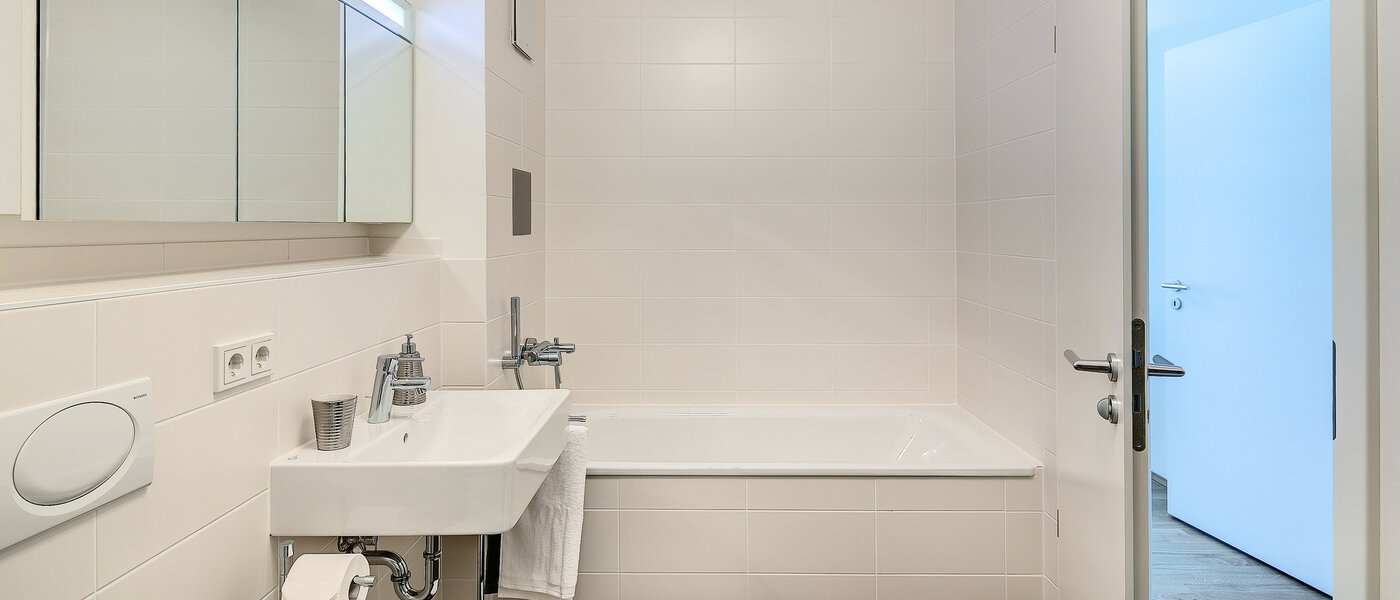 apartment München Nymphenburg 01 bathroom 8090