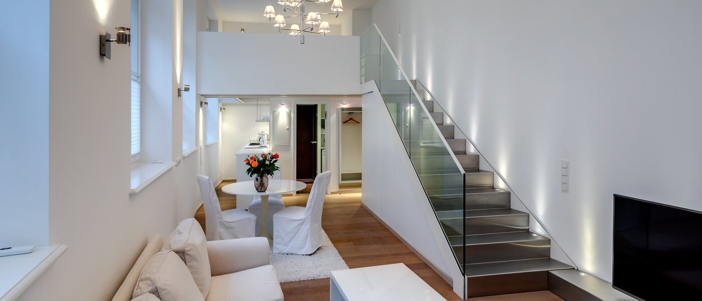 gallery apartment  München Maxvorstadt 01 living room 8163