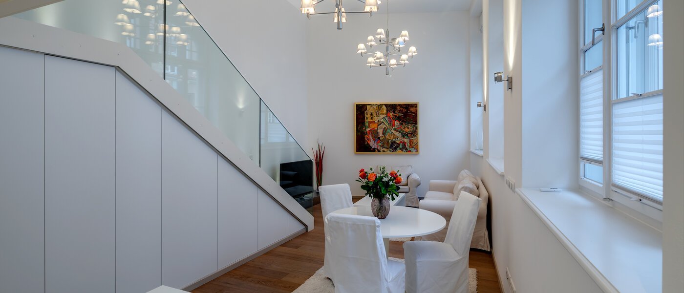gallery apartment  München Maxvorstadt 02 living room 8163