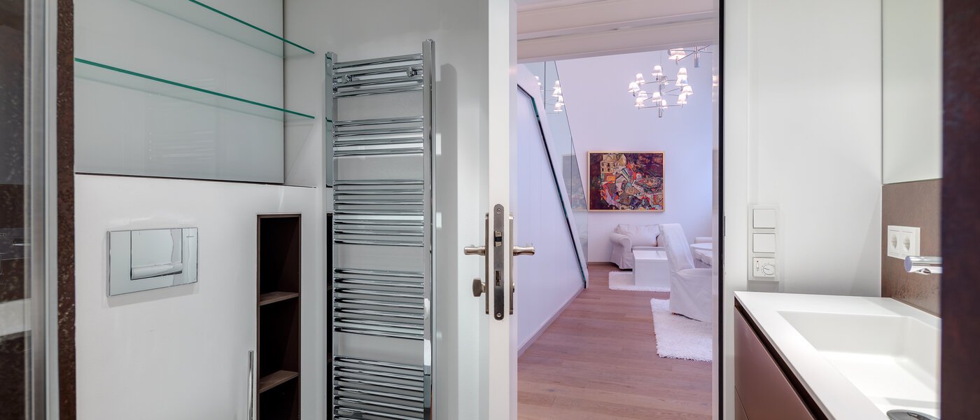 gallery apartment  München Maxvorstadt 03 bathroom 8163