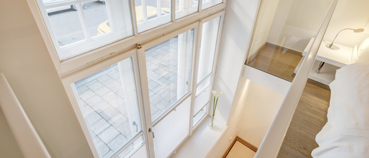 gallery apartment  München Maxvorstadt 04 sleeping area 8163