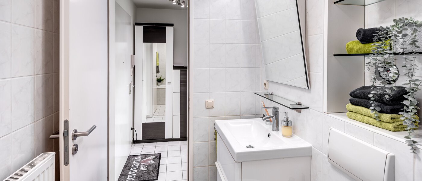 apartment with garden 	 Haar 02 bathroom 8167