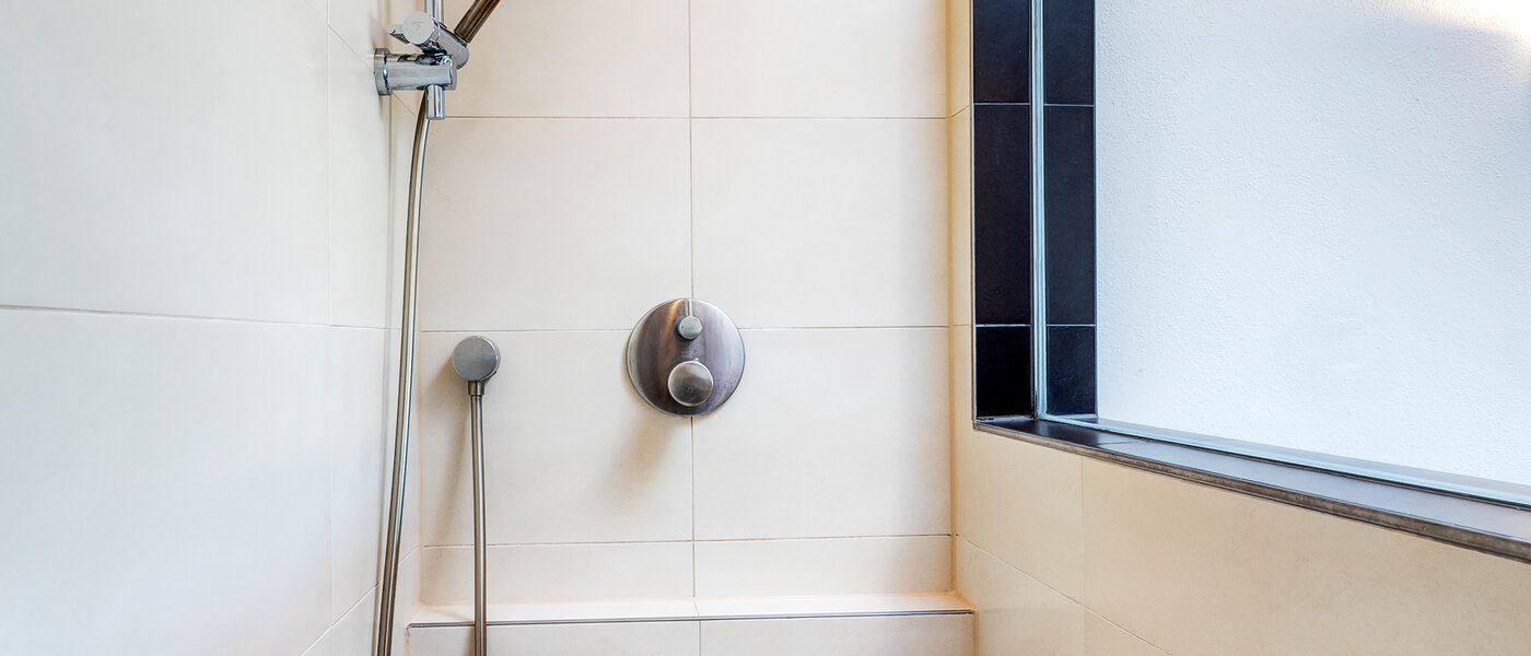 attic apartment München Menterschwaige 03 bathroom 8181