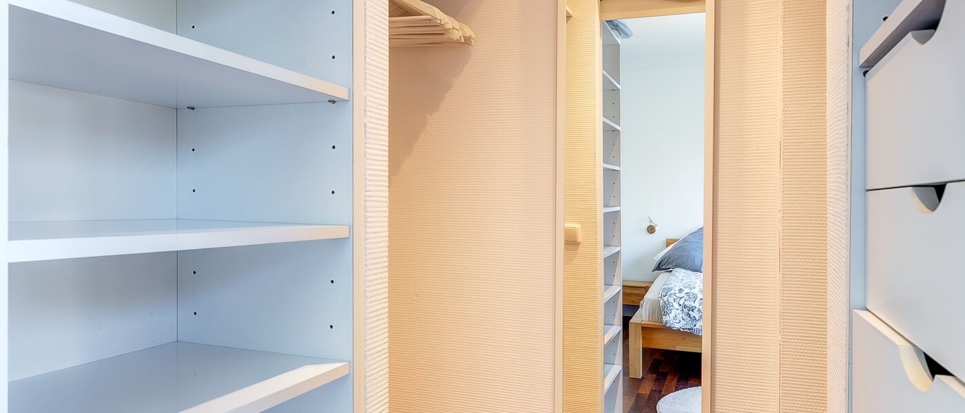 attic apartment München Menterschwaige 01 Walk-in closet 8181