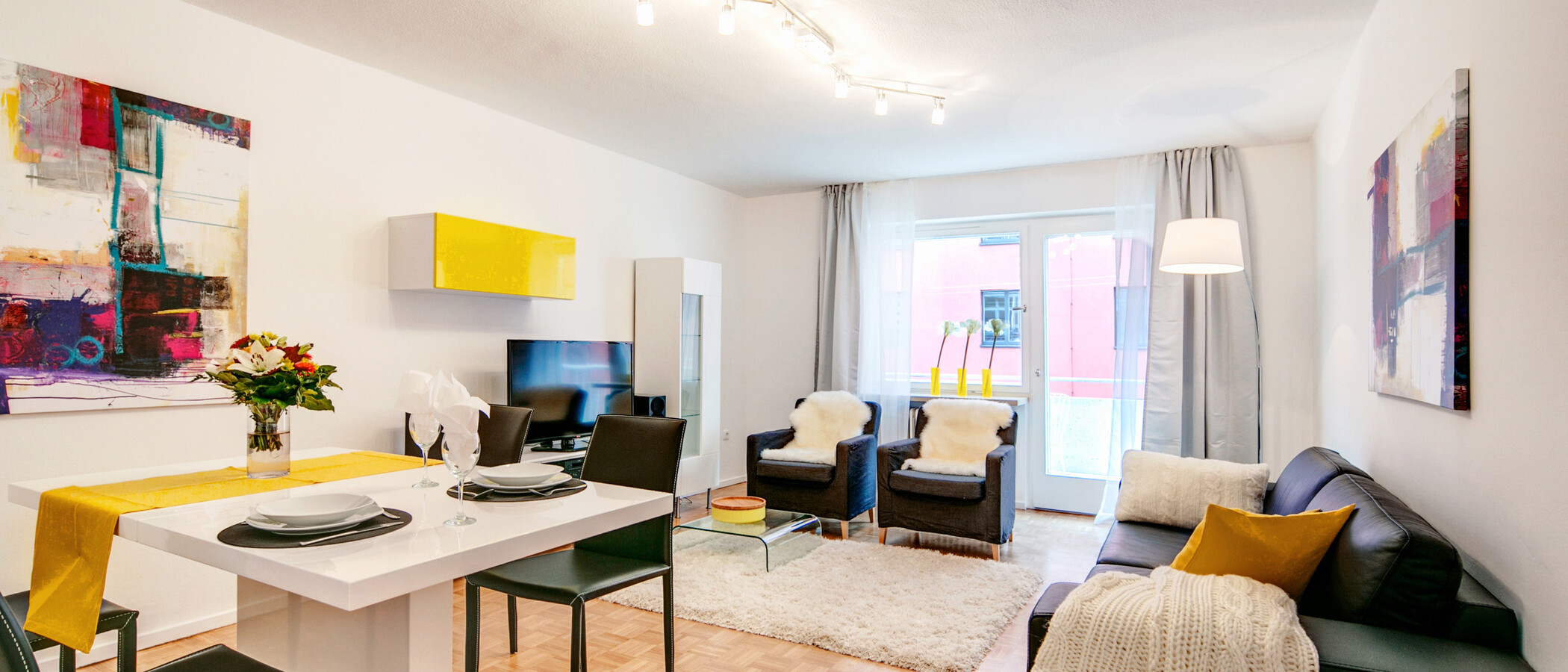 apartment München Lehel 01 living room 8256