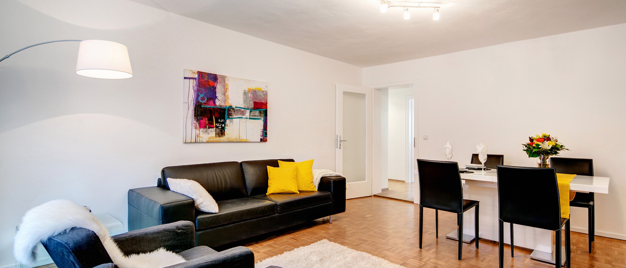 apartment München Lehel 02 living room 8256