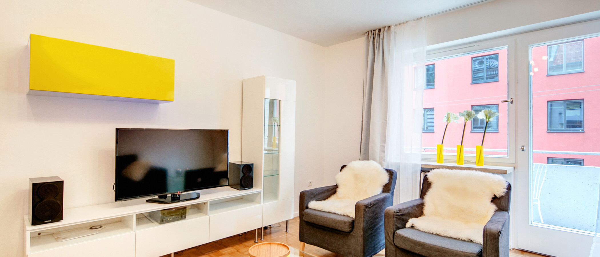 apartment München Lehel 04 living room 8256