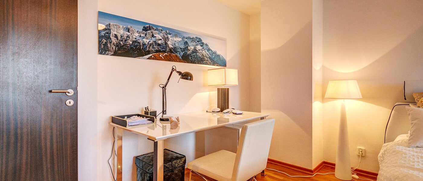 apartment Ottobrunn 01 work-desk 8329