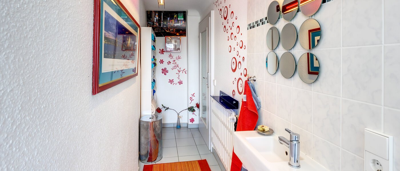 apartment München Altstadt 02 guest toilet 8351