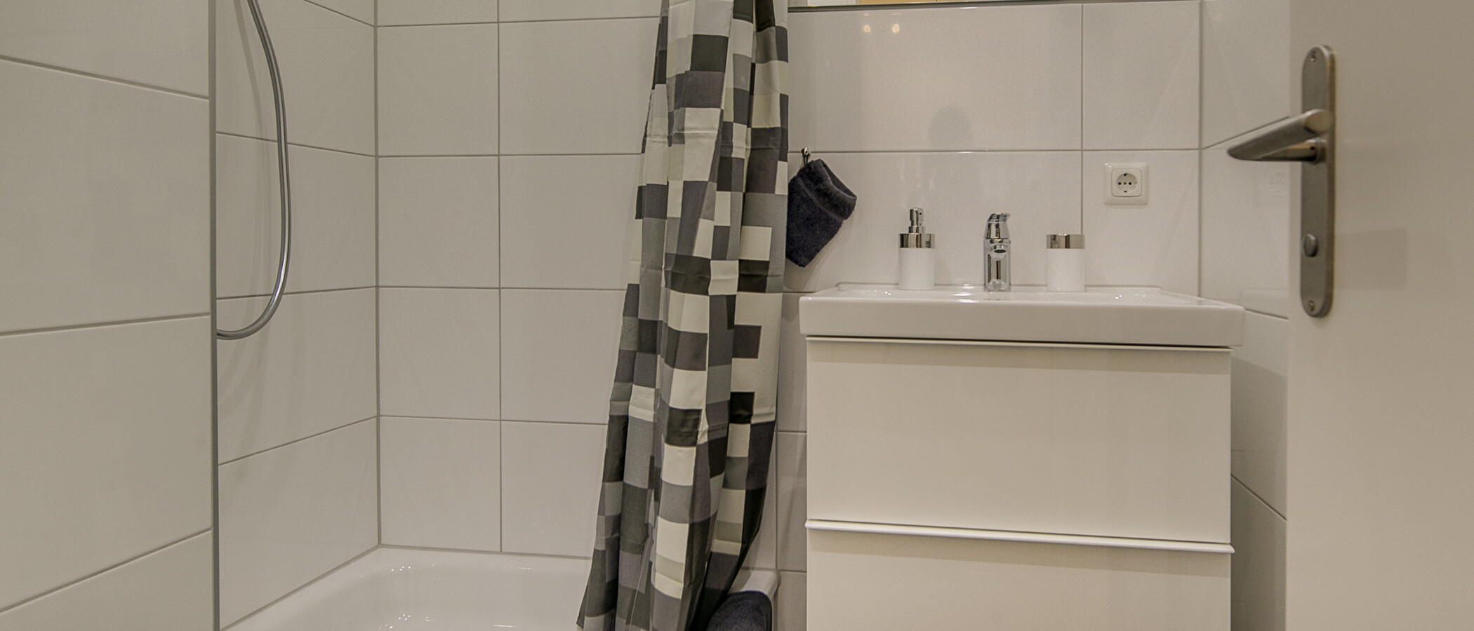 apartment München Schwabing (rechts der Leopoldstraße) 01 bathroom 8358
