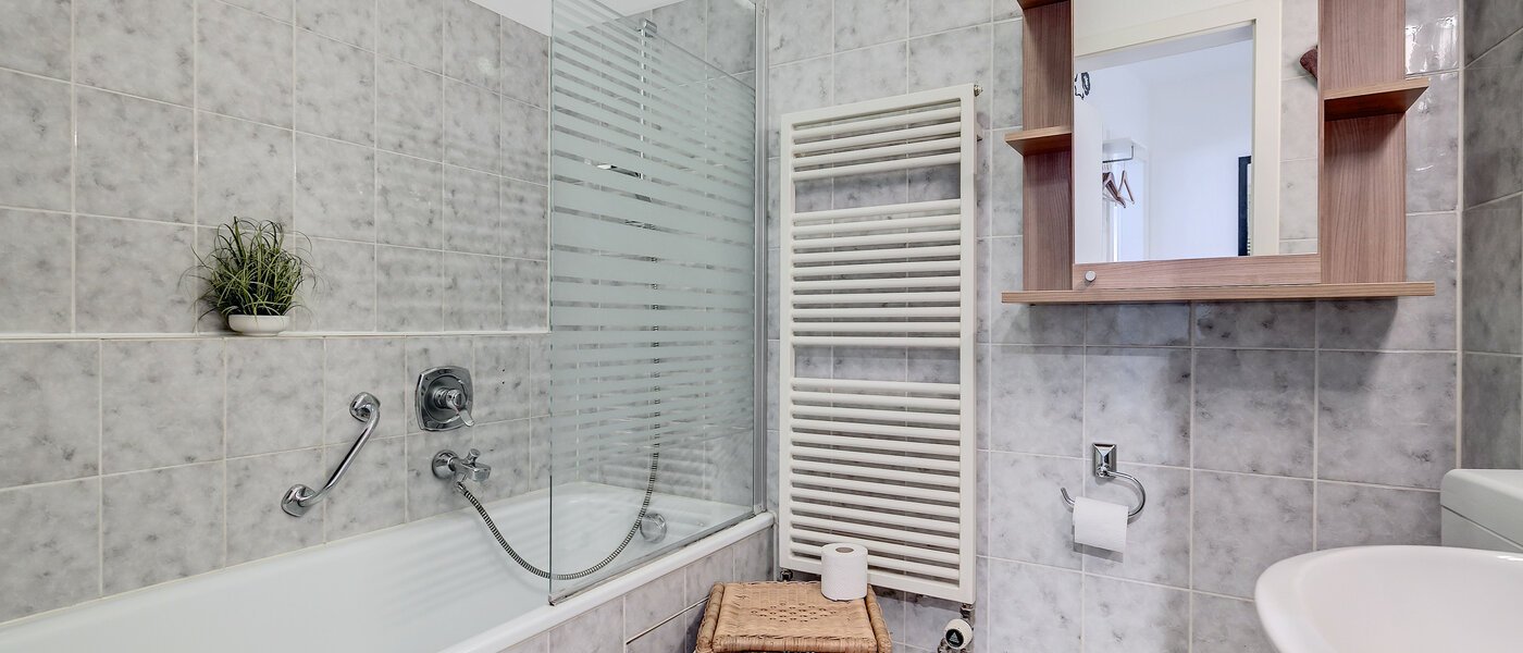 apartment München Neuperlach 01 bathroom 8365