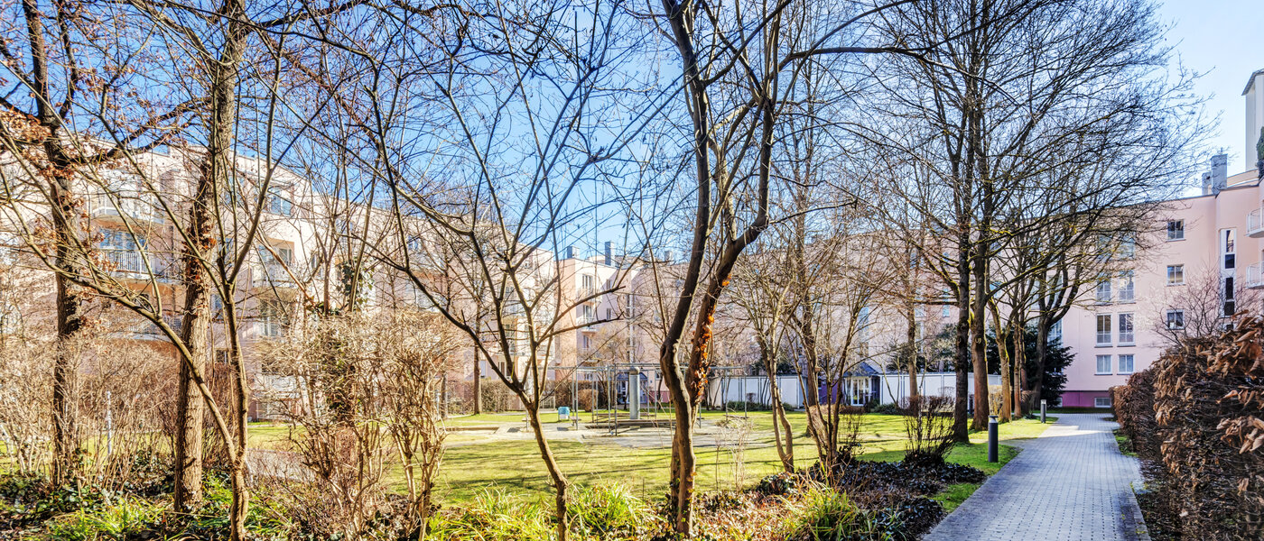 apartment München Neuperlach 02 inner courtyard  8365