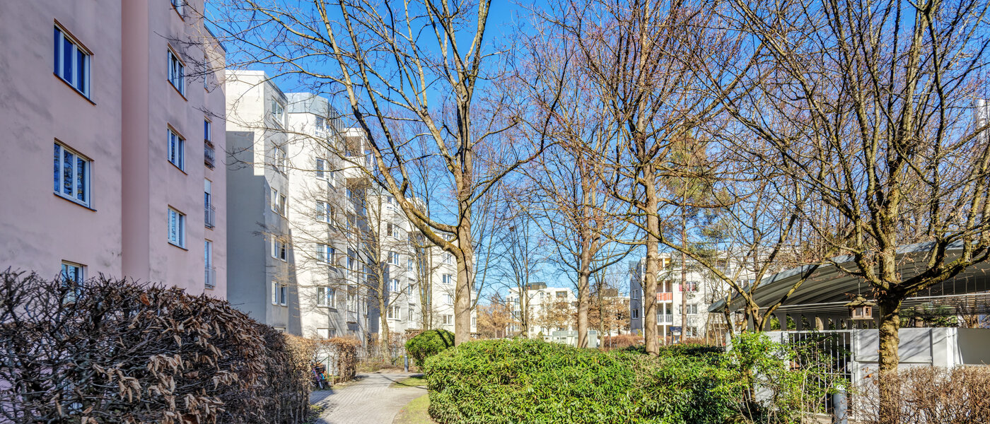 apartment München Neuperlach 03 inner courtyard  8365