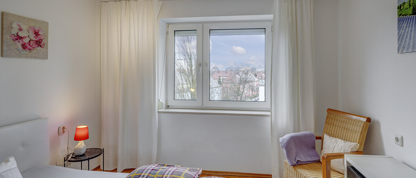 apartment München Bogenhausen 02 2. bedroom 8368